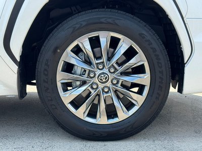 2025 Toyota LAND CRUISER 300 thumbnail 43