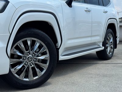 2025 Toyota LAND CRUISER 300 photo 12