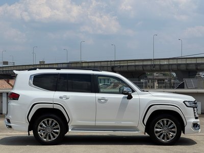 2025 Toyota LAND CRUISER 300 thumbnail 22