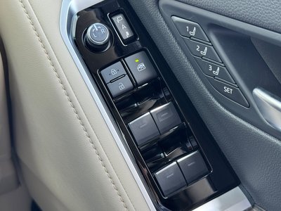2025 Toyota LAND CRUISER 300 thumbnail 51