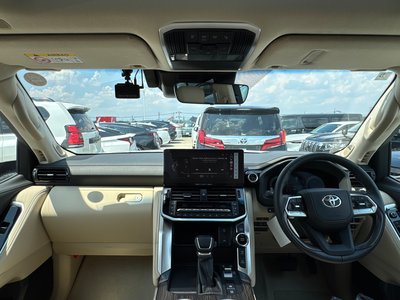 2025 Toyota LAND CRUISER 300 photo 3