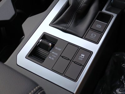 صورة 60 لـ 2025 Toyota LAND CRUISER 250