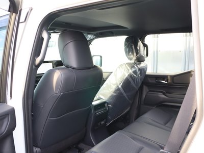 صورة 34 لـ 2025 Toyota LAND CRUISER 250