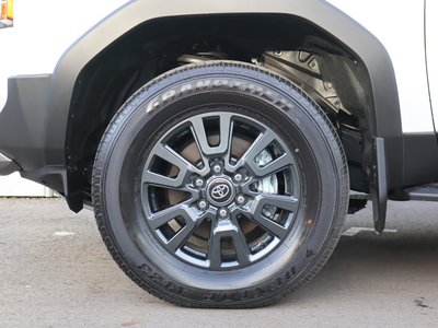 صورة 76 لـ 2025 Toyota LAND CRUISER 250