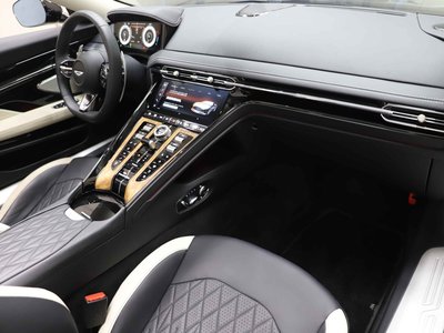 صورة 14 لـ 2024 Aston Martin DB12 VOLANTE
