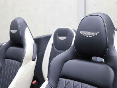 صورة 11 لـ 2024 Aston Martin DB12 VOLANTE
