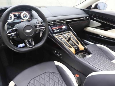 صورة 9 لـ 2024 Aston Martin DB12 VOLANTE