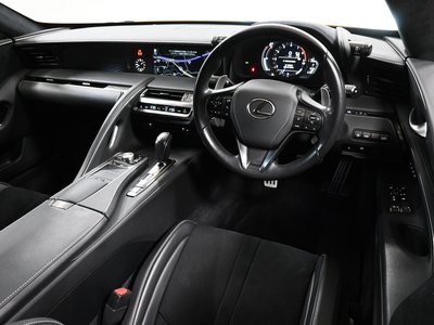 صورة 11 لـ 2017 Lexus LC