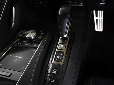 صورة 24 لـ 2017 Lexus LC