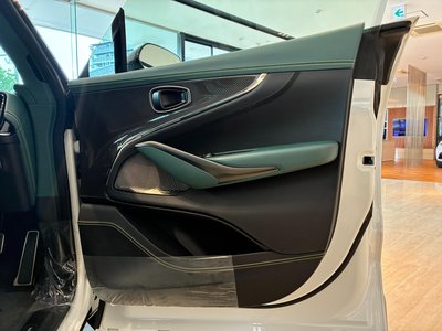 2026 Aston Martin DBX — миниатюра 43