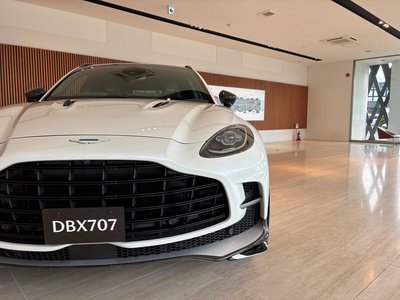 2026 Aston Martin DBX — миниатюра 31