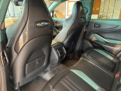 2026 Aston Martin DBX — миниатюра 23