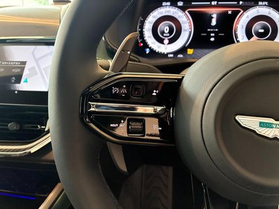2026 Aston Martin DBX — миниатюра 27