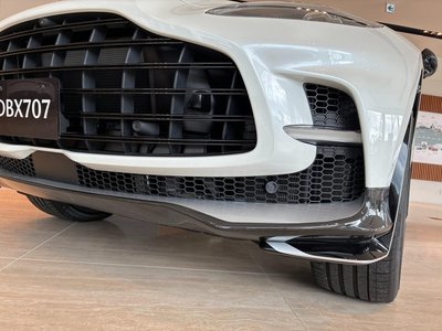 2026 Aston Martin DBX — миниатюра 32