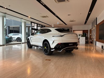 2026 Aston Martin DBX — фото 10