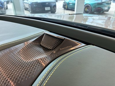 2026 Aston Martin DBX — миниатюра 44