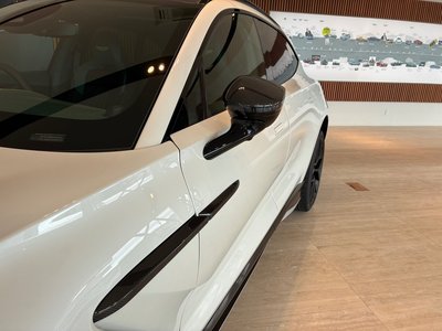 2026 Aston Martin DBX — миниатюра 33