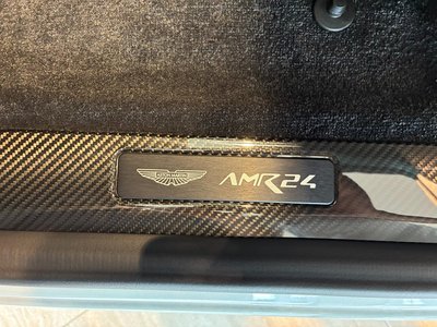 2026 Aston Martin DBX — миниатюра 41