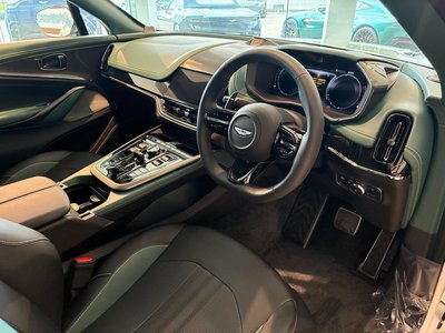 2026 Aston Martin DBX — миниатюра 18