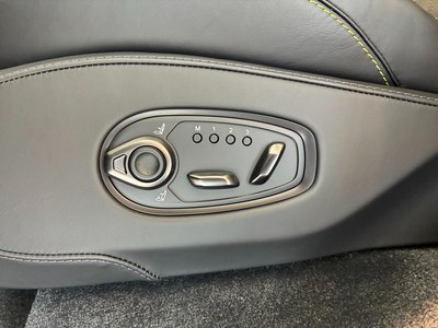 2026 Aston Martin DBX — миниатюра 45