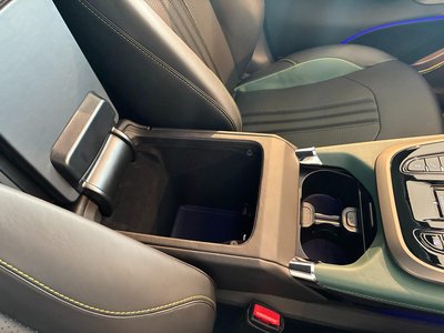 2026 Aston Martin DBX — миниатюра 50