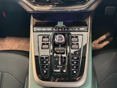 2026 Aston Martin DBX — миниатюра 26