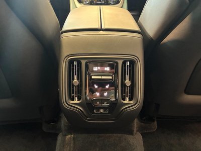 2026 Aston Martin DBX — миниатюра 51