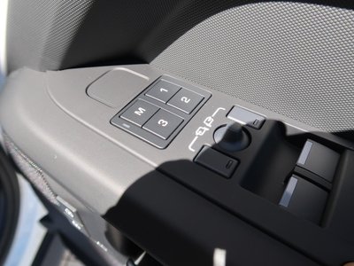 2025 LAND Rover DEFENDER thumbnail 34