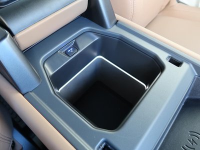2025 LAND Rover DEFENDER photo 9