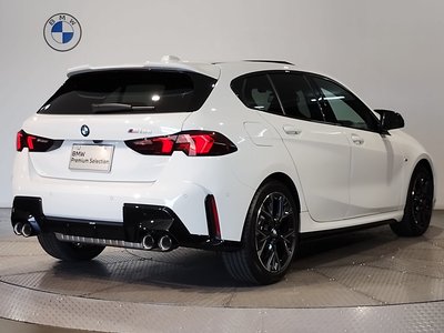 2026 BMW 1 SERIES photo 11