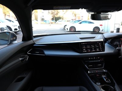صورة مصغرة 42 لـ 2024 AUDI E-TRON GT QUATTRO