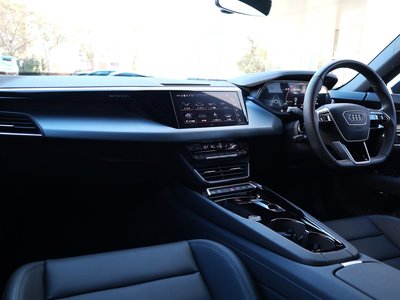 صورة مصغرة 43 لـ 2024 AUDI E-TRON GT QUATTRO