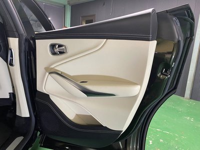 2021 Aston Martin DBX 照片 32