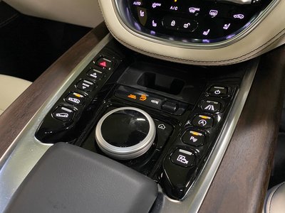 2021 Aston Martin DBX 照片 37