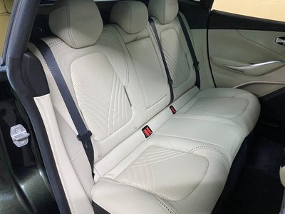 2021 Aston Martin DBX 照片 30