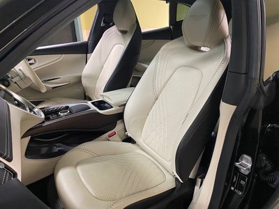 2021 Aston Martin DBX 照片 23