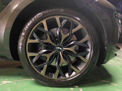 2021 Aston Martin DBX 照片 14