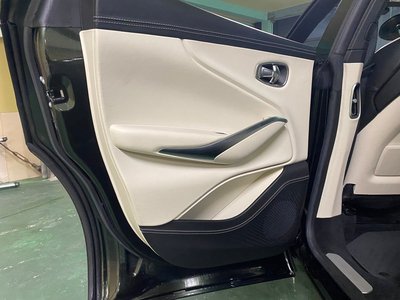 2021 Aston Martin DBX 照片 31