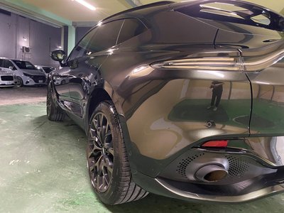 2021 Aston Martin DBX 照片 16