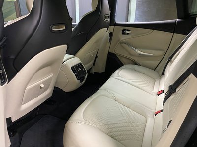 2021 Aston Martin DBX 照片 27