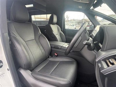 2025 Toyota ALPHARD photo 16