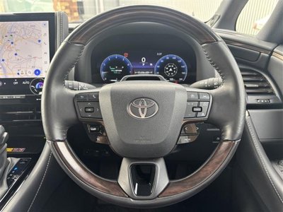 2025 Toyota ALPHARD photo 8