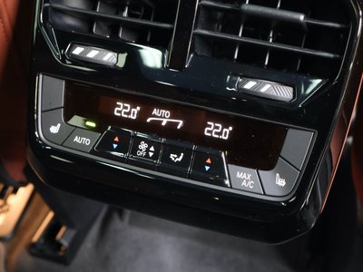 2024 BMW IX thumbnail 37