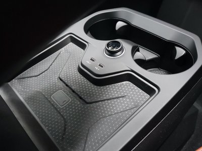 2024 BMW IX thumbnail 18