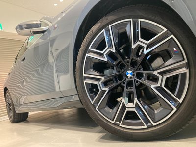 2025 BMW 5 SERIES photo 13