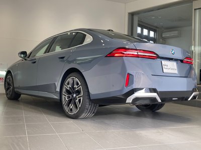 2025 BMW 5 SERIES photo 7