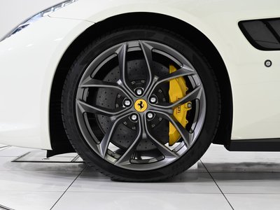 2018 Ferrari GTC4 LUSSO — фото 17