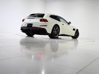 2018 Ferrari GTC4 LUSSO — фото 39