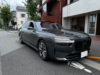 2024 BMW 7 SERIES photo 2