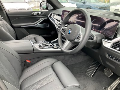 2025 BMW X7 thumbnail 17